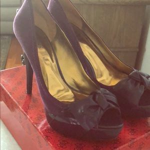 Purple peep toed pumps!